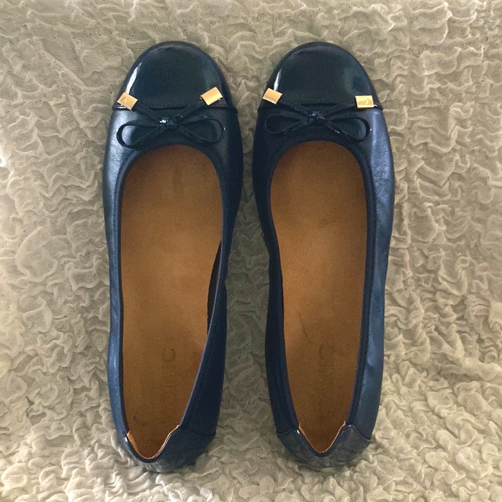 NWT 7.5 Navy authentic Vionic flats